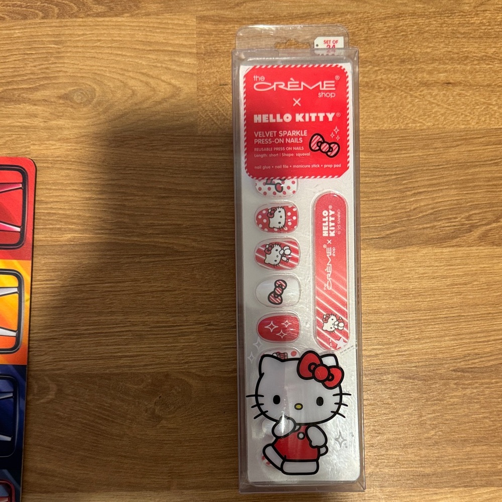 The cream shop x Hello Kitty Velvet Sparkle Press-On Nails (BNIP)
